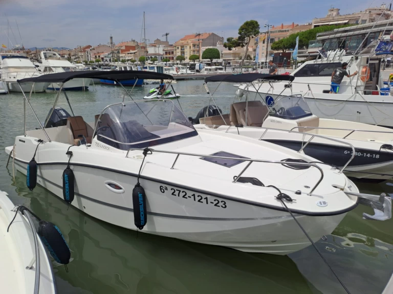Boat rental Quicksilver Activ 755 Sundeck in Cambrils on Samboat