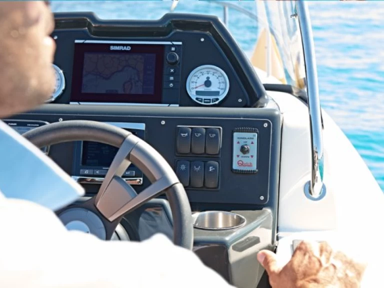 Bareboat Rental Motorboat Quicksilver with a boat licence