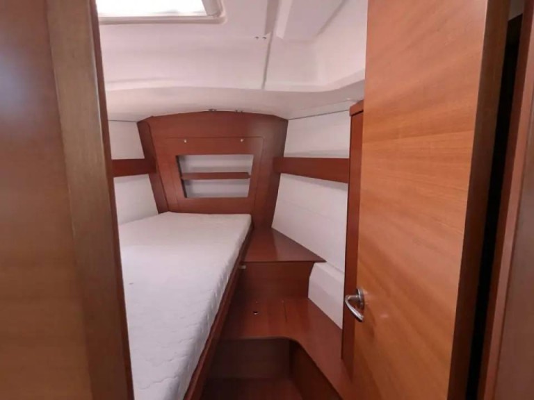 Sailboat for rent Saint-Quay-Portrieux at the best price
