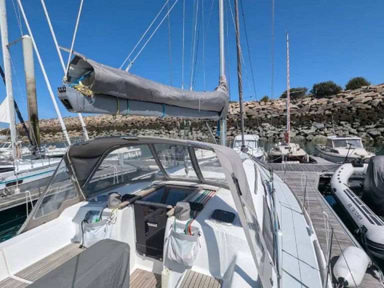 Dufour Dufour 375 Grand Large charter bareboat or captained in  Saint-Quay-Portrieux