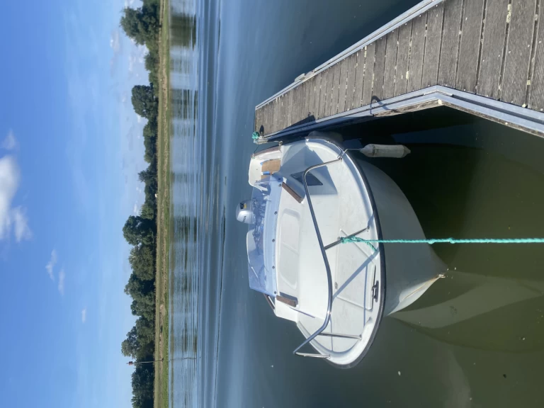 Bareboat Rental Motorboat Bénéteau with a boat licence