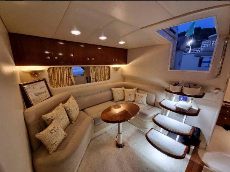 Bareboat Rental Motorboat Baia with a boat licence