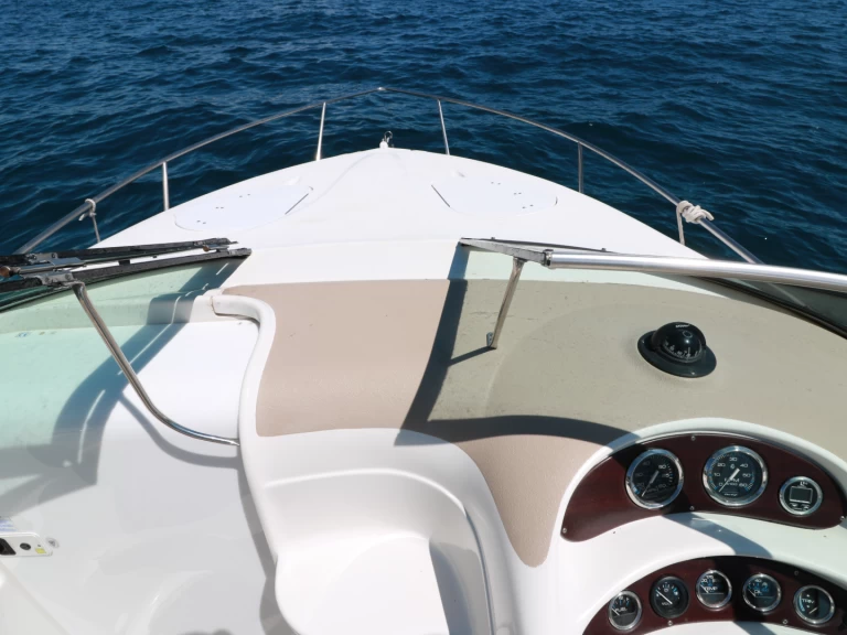 Yacht charter Mandelieu-la-Napoule cheap Chris Craft 245 Cuddy Cabin