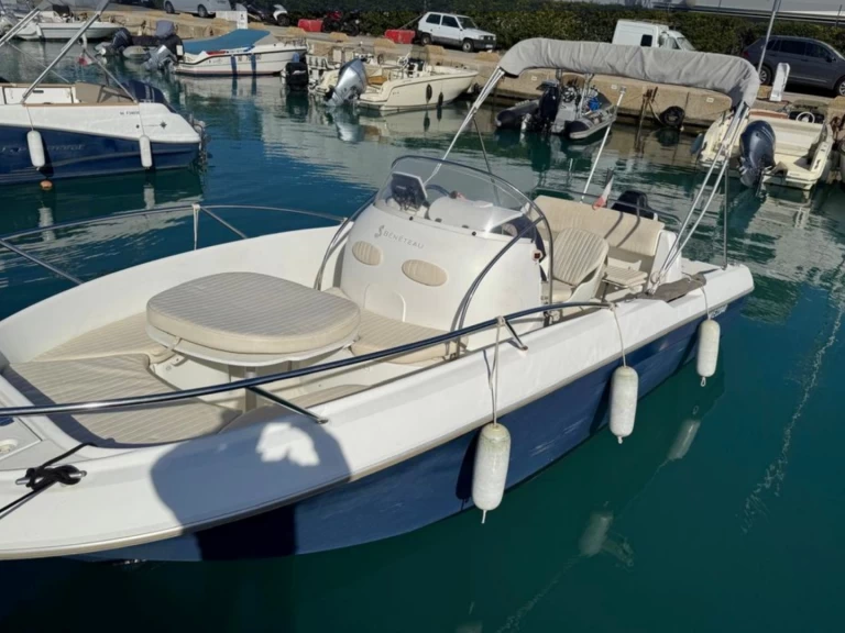 Motorboat rental with or without captain Ranieri Cannes