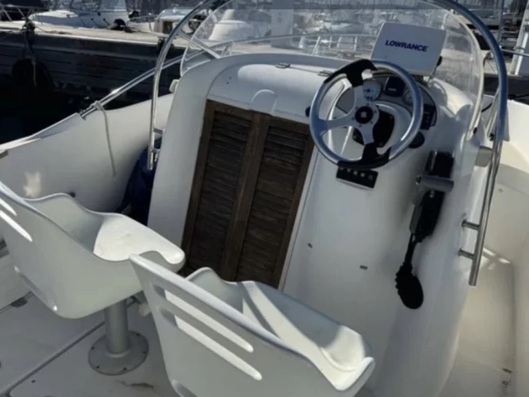 Boat rental Ranieri Shadow 22 S in Cannes on Samboat