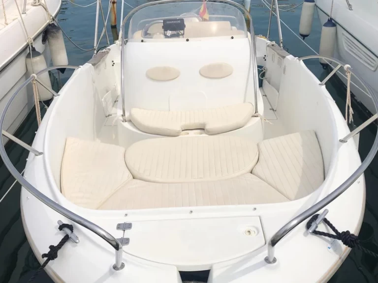 Bareboat Rental Motorboat Ranieri with a boat licence