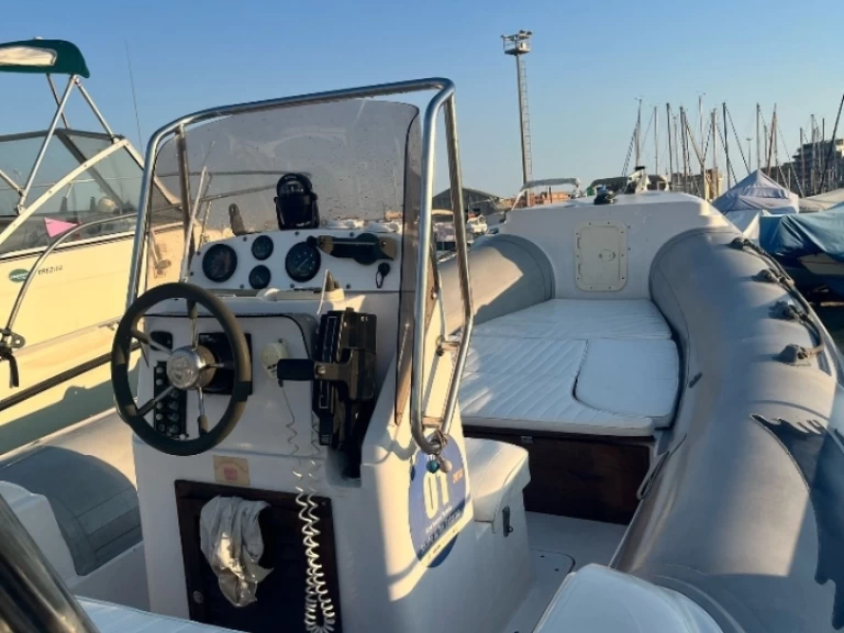 Yacht charter Anzio cheap King 600