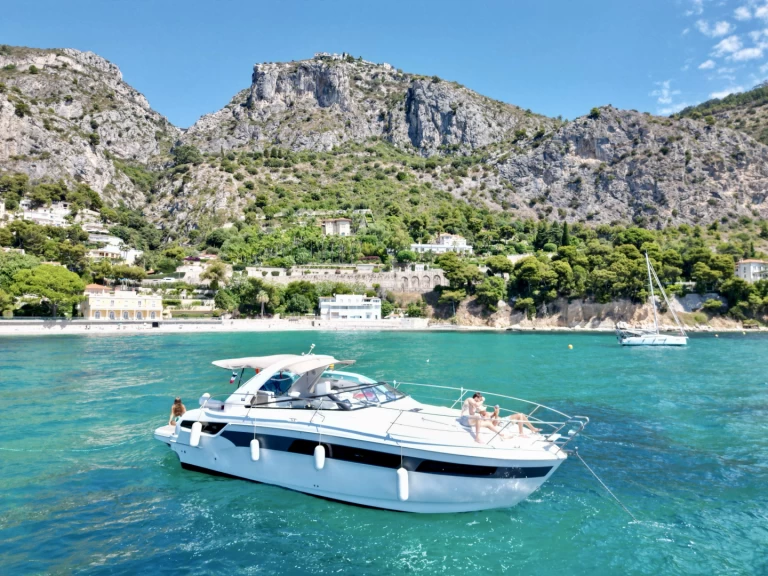 Motorboat rental in Beaulieu-sur-Mer - Bavaria Bavaria 400 Sport
