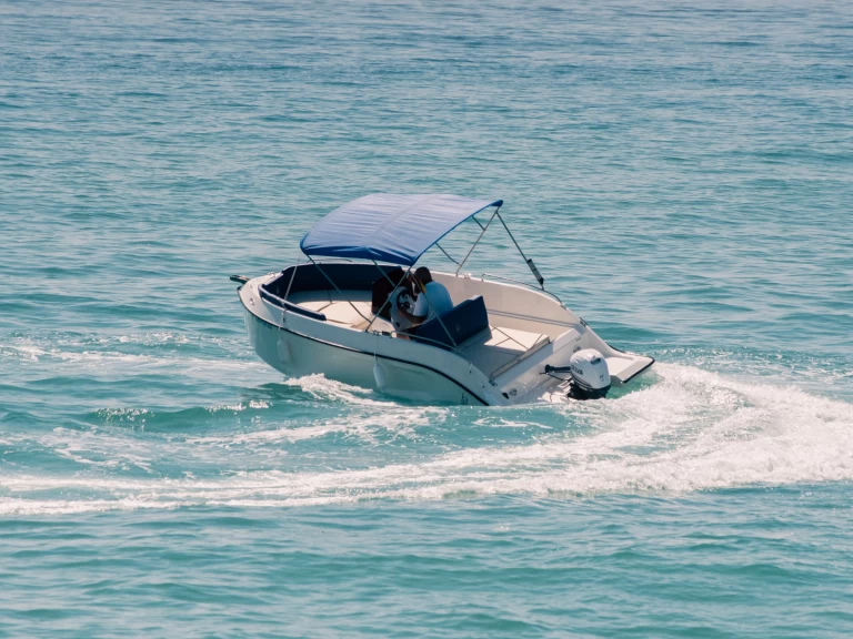 Bareboat Rental Motorboat Bey Yacht with a boat licence