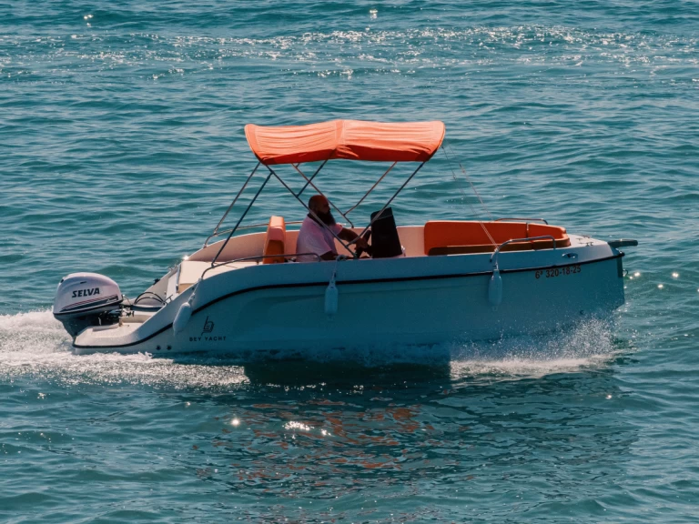 Bey Yacht 18 in Puerto Marina Benalmadena on SamBoat