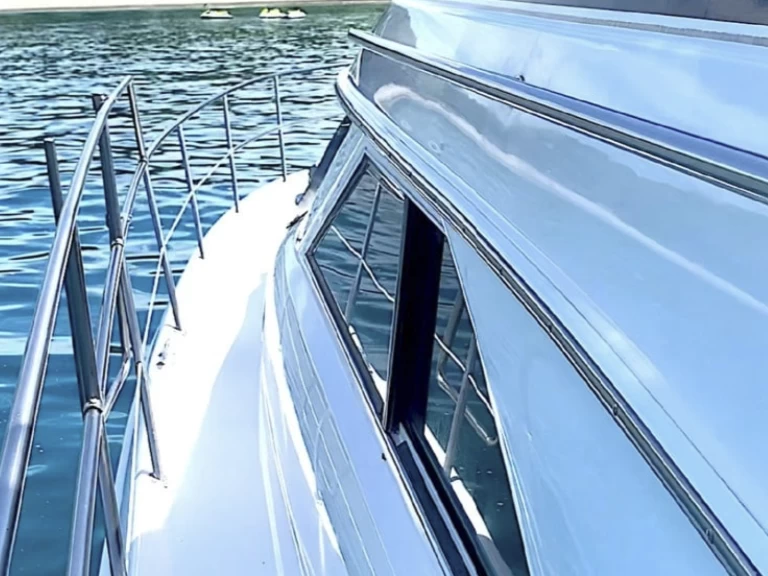 Motorboat rental in World - Sea Ray Sea Ray 400 Sedan Bridge