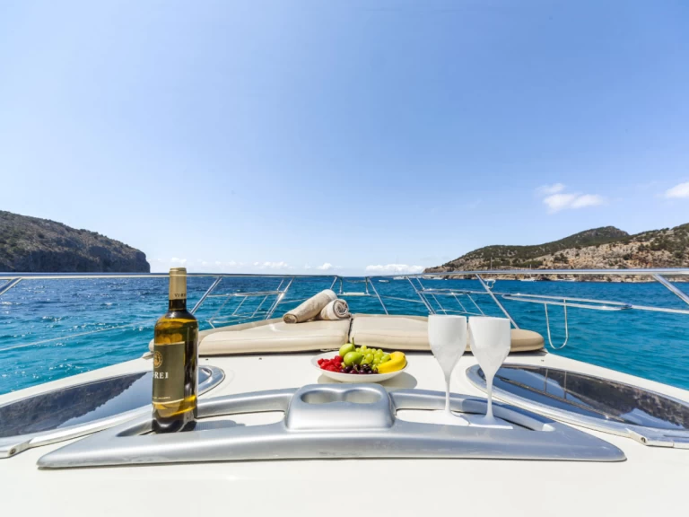 Boat rental Cranchi Endurance 41 in Porto-Vecchio on Samboat