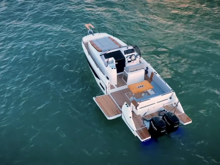 Bénéteau FLYER 9 SUNdeck in Santa Eulària des Riu on SamBoat