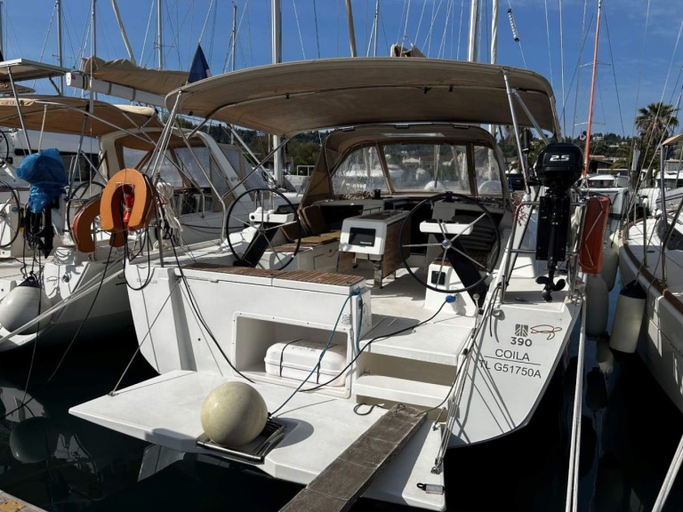 Sailboat rental in Gouvia - Dufour Dufour 390 GL