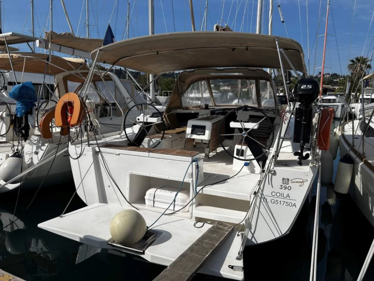 Sailboat rental in Gouvia - Dufour Dufour 390 GL