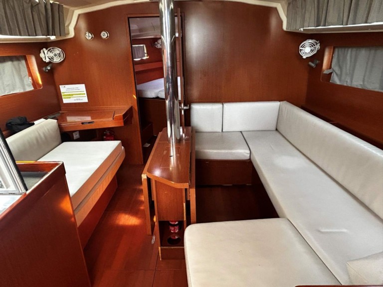 Boat rental Bénéteau Oceanis 41.1 in Gouvia on Samboat