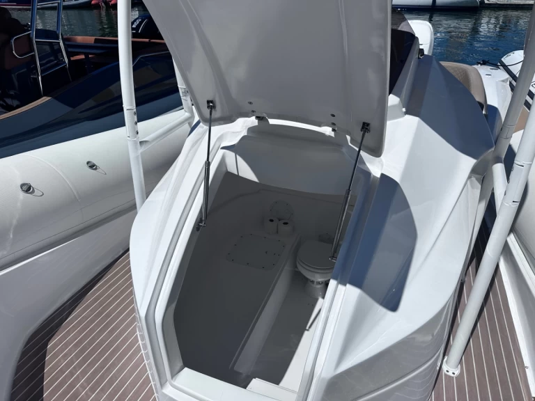 Boat rental FANALE 1000 in Cogolin on Samboat