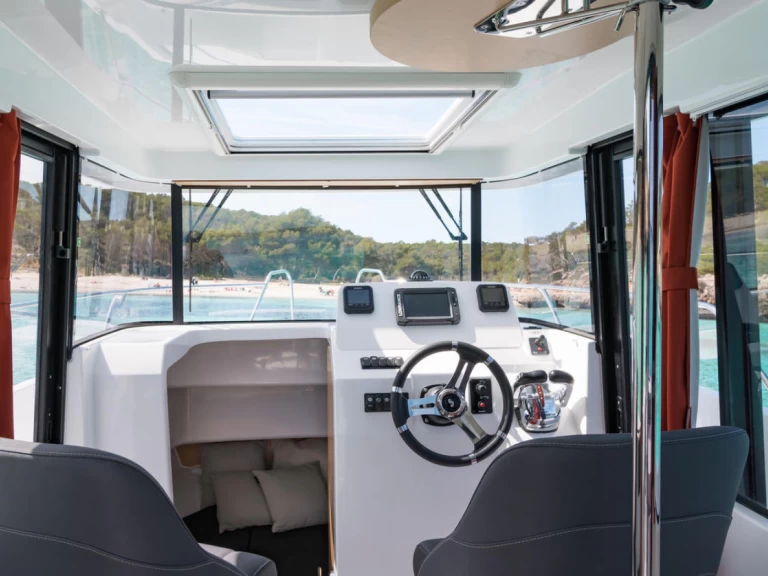 Bénéteau Barracuda 8 charter bareboat or captained in  Puerto Deportivo Marina de Santander