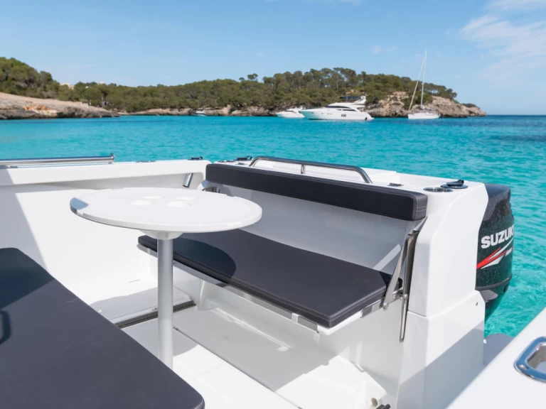 Rent a Bénéteau Barracuda 8 Puerto Deportivo Marina de Santander