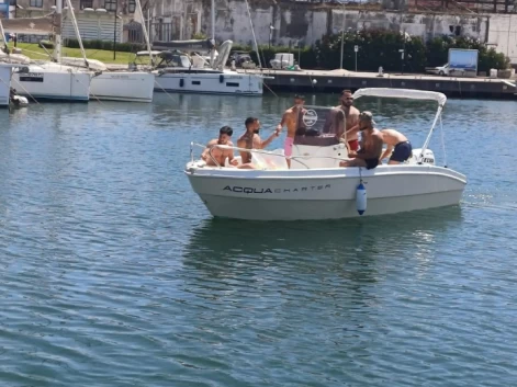 Bareboat Rental Motorboat Yamaha with a boat licence