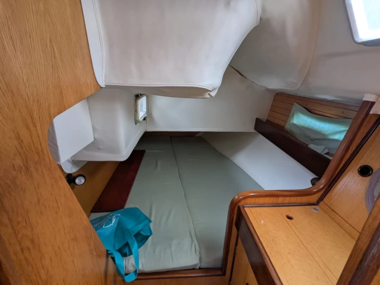 Sailboat for rent Port de Penerf at the best price