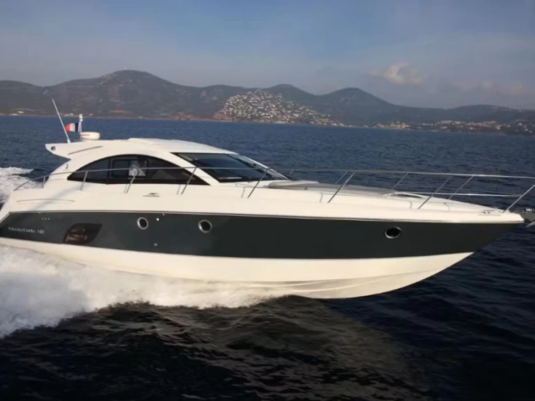Boat rental MonteCarloYachts 42 in Monaco on Samboat
