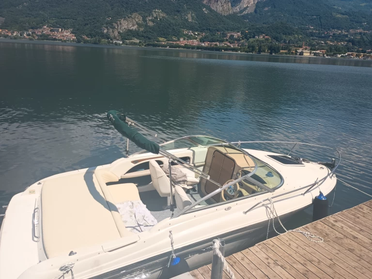 Bareboat Rental Motorboat Sea Ray with a boat licence