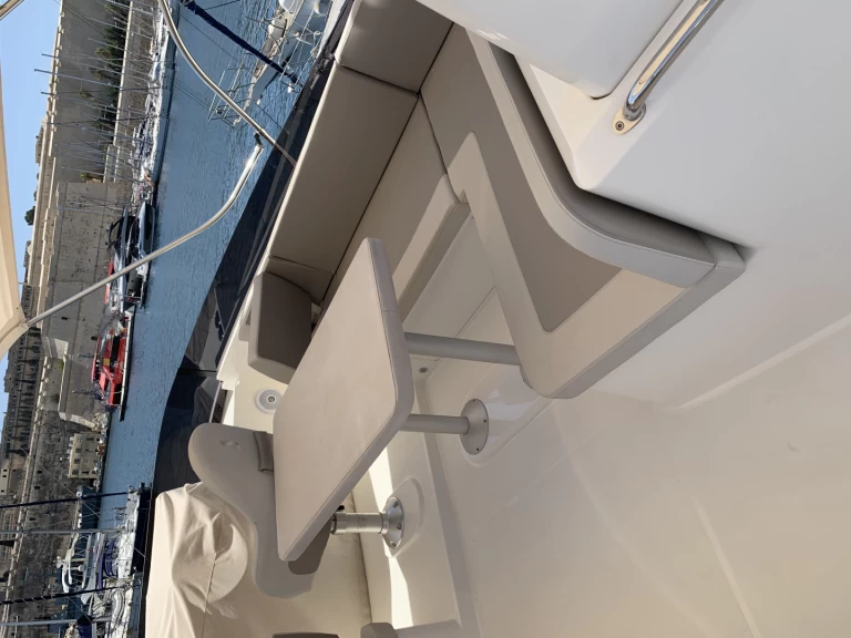 Motorboat rental with or without captain Bénéteau Il- Gżira