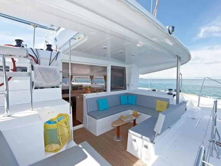 Boat rental Lagoon Lagoon 400 in Es Jondal on Samboat