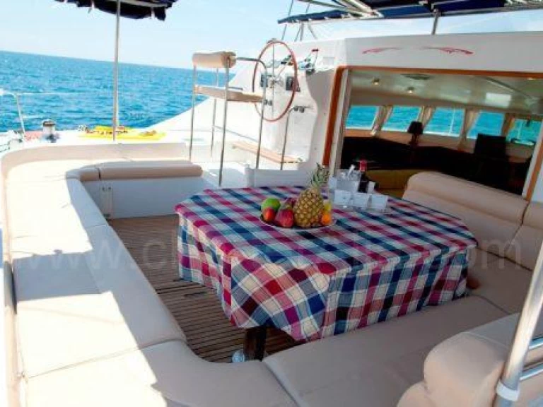 Yacht charter Es Jondal cheap Lagoon 470