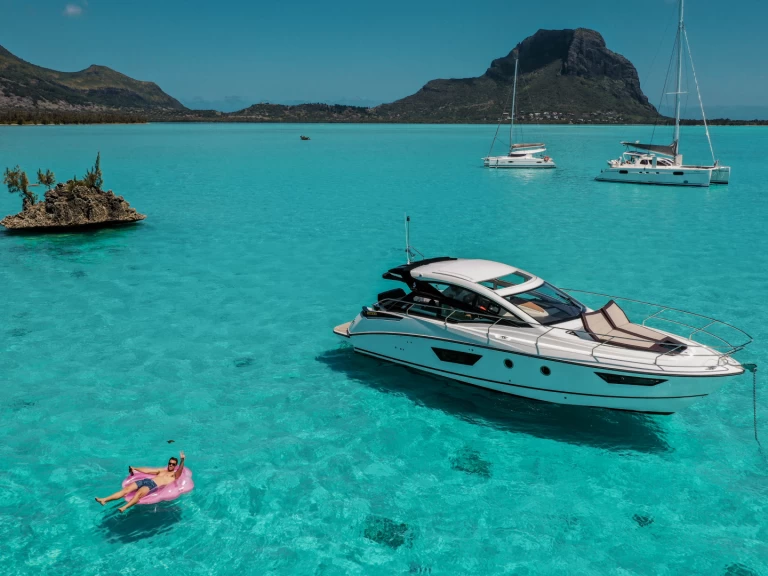 Luxury Yacht for rent Tamarin at the best price