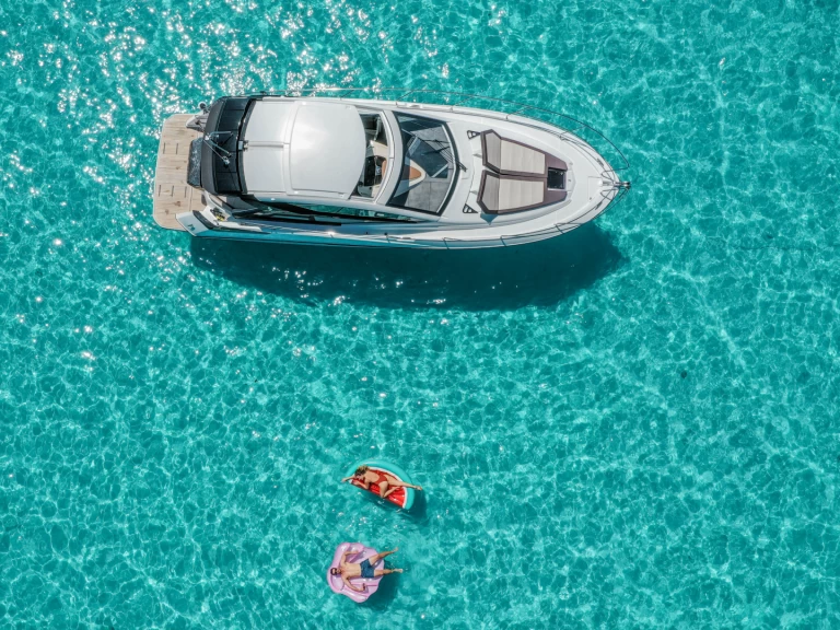 Rent a Bénéteau Gran Turismo 40 Tamarin