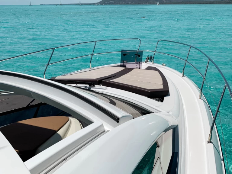 Luxury Yacht rental in Tamarin - Bénéteau Gran Turismo 40