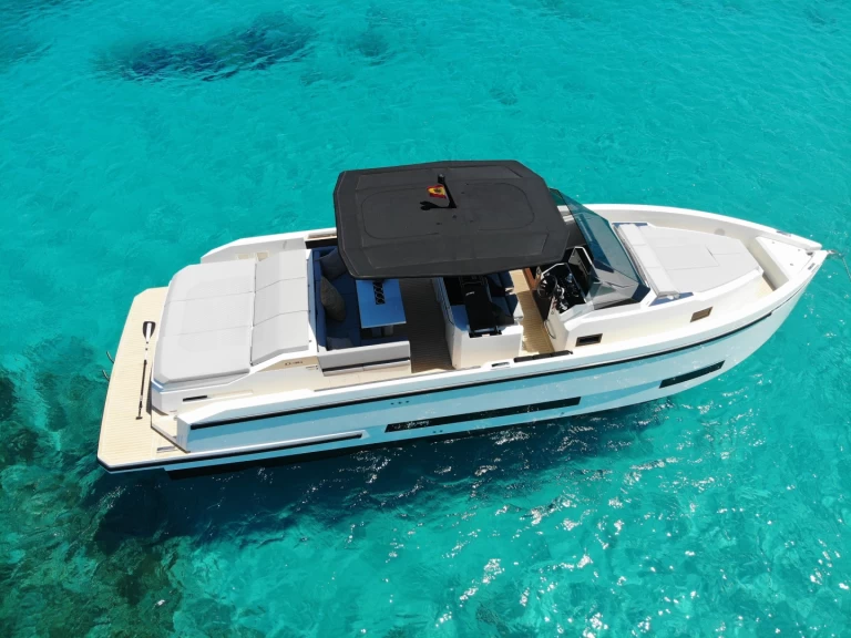 Luxury Yacht rental in Golfe-Juan - Leopard Leopard 24