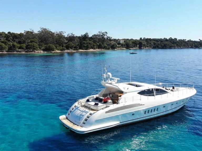 Bareboat Rental Luxury Yacht Leopard with a boat licence
