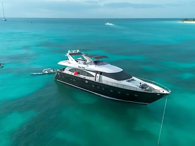 Bareboat Rental Luxury Yacht Custom Made with a boat licence