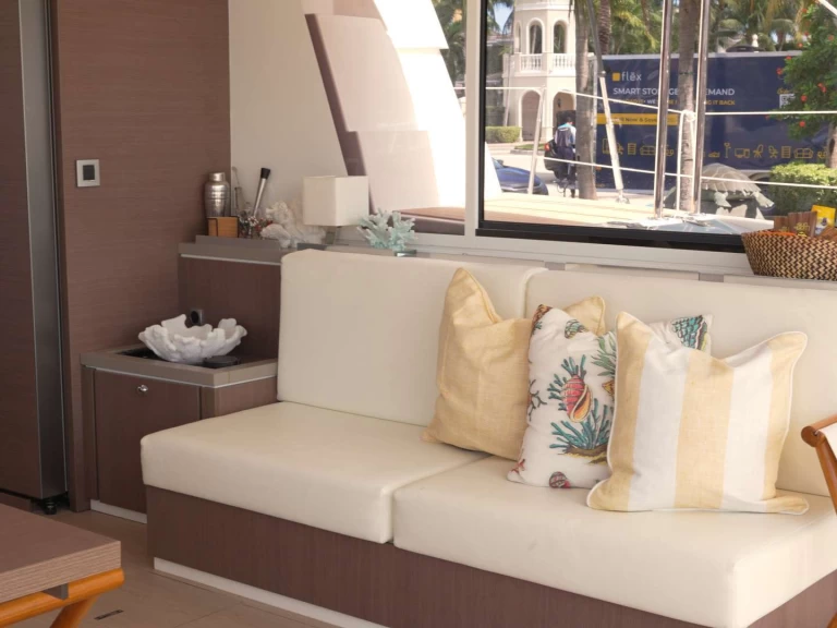 Yacht charter Nassau cheap ZURI 3