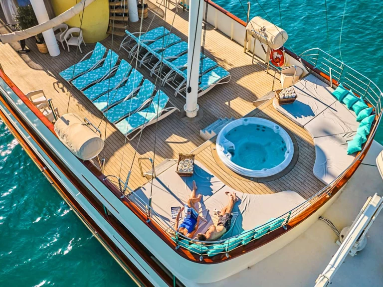 Luxury Yacht for rent Trogir at the best price