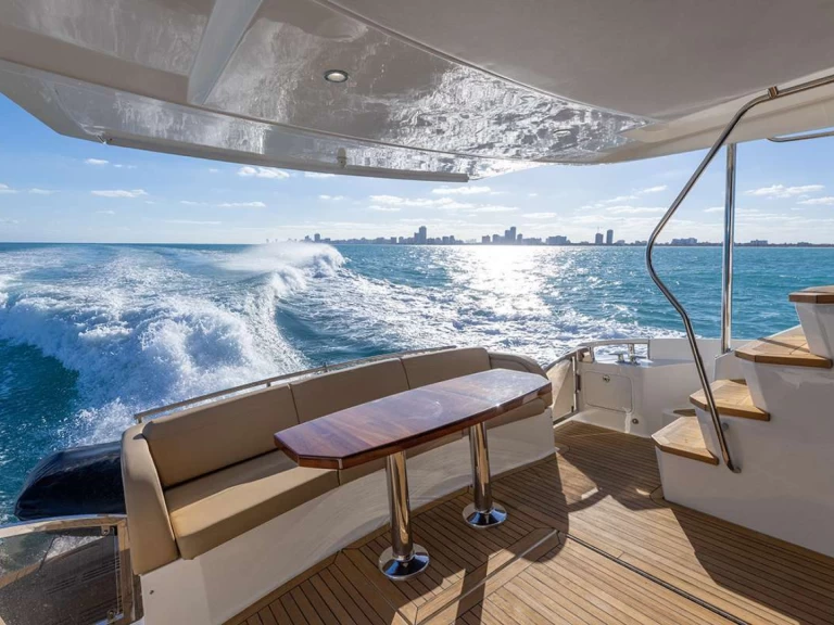 Luxury Yacht rental in Hurricane Hole - Sea Ray VIP Only
