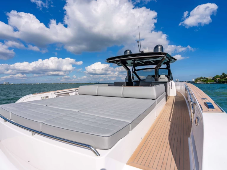 Luxury Yacht rental in Montauk - Pardo Yachts Sero