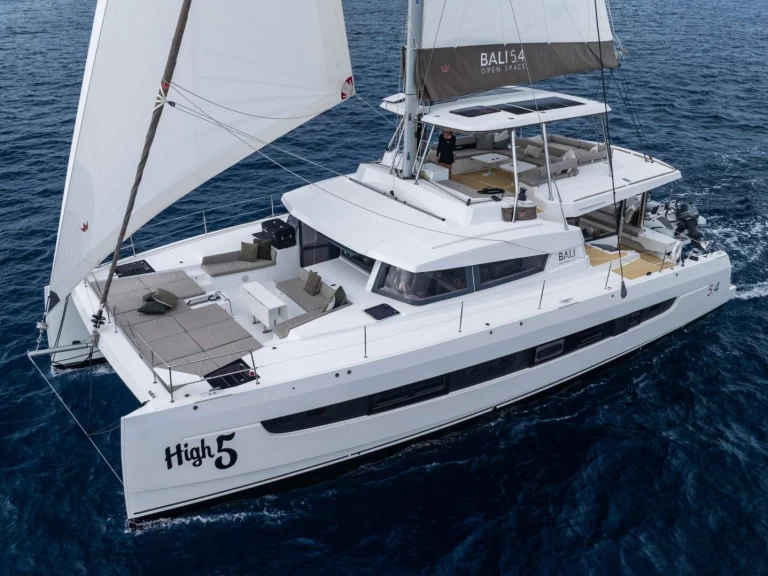 Bareboat Rental Luxury Yacht Bali with a boat licence