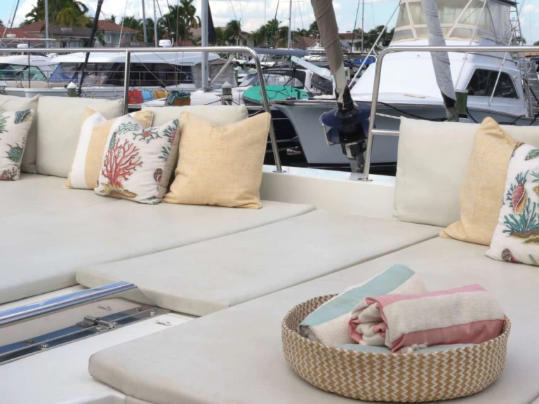 Bareboat Rental Luxury Yacht Bali with a boat licence