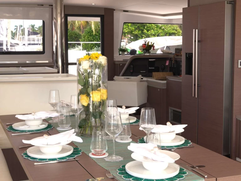 Luxury Yacht for rent Nassau at the best price