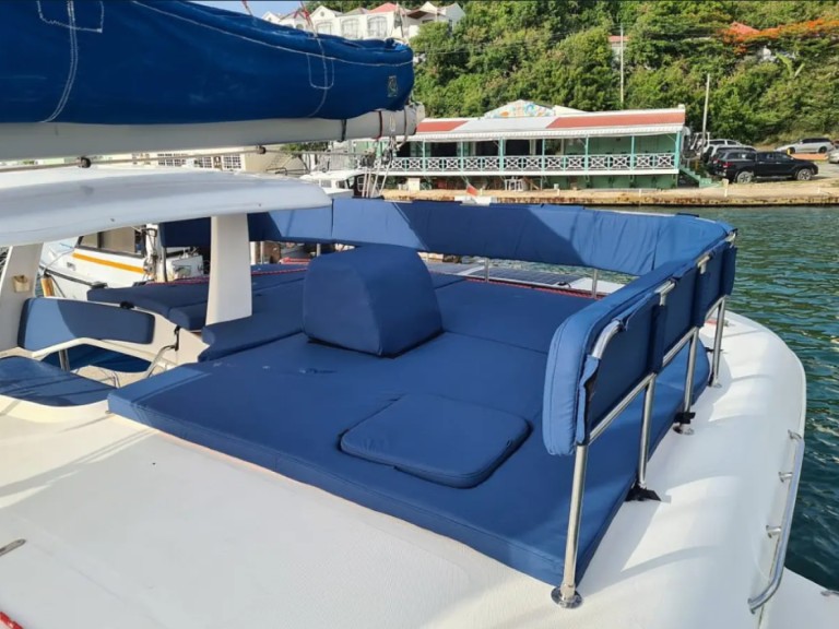 Bareboat Rental Catamaran Leopard Catamarans / Robertson & Caine with a boat licence