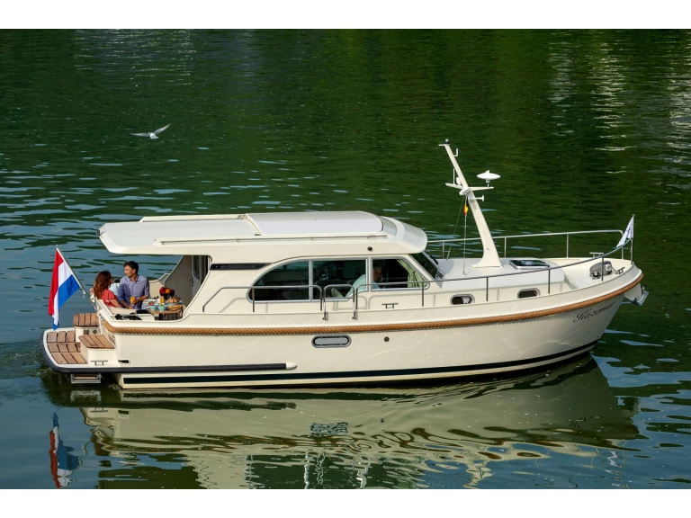 Boat rental  Linssen Grand Sturdy 30.0 Sedan Intero in Mirow on Samboat