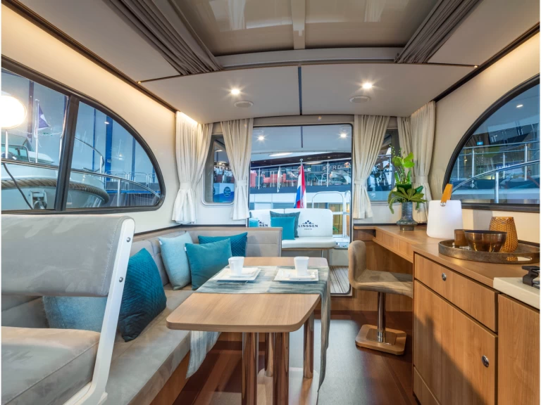 Motorboat rental with or without captain  Mirow