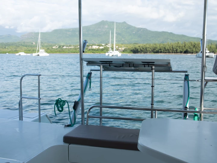 Catamaran rental in Baie du Tamarin - Fountaine Pajot Mahe 36