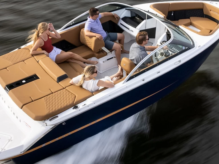 Four Winns Horizon 210 charter bareboat or captained in  Vilanova i la Geltrú