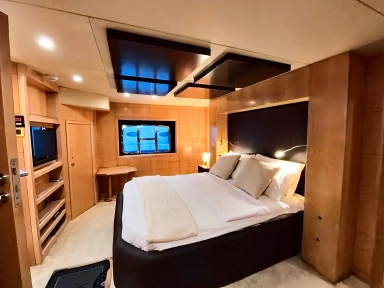 Yacht charter Dubai Marina cheap Dubai Marine 82Ft