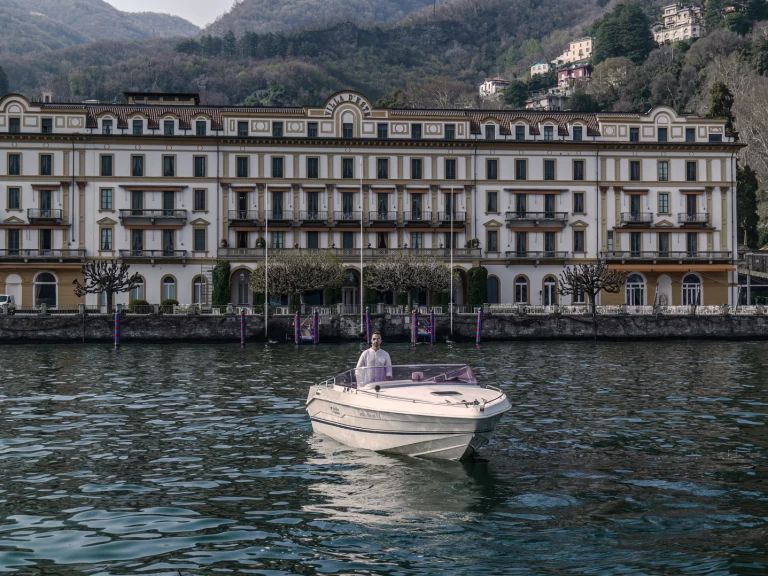 Bareboat Rental Motorboat Airon with a boat licence